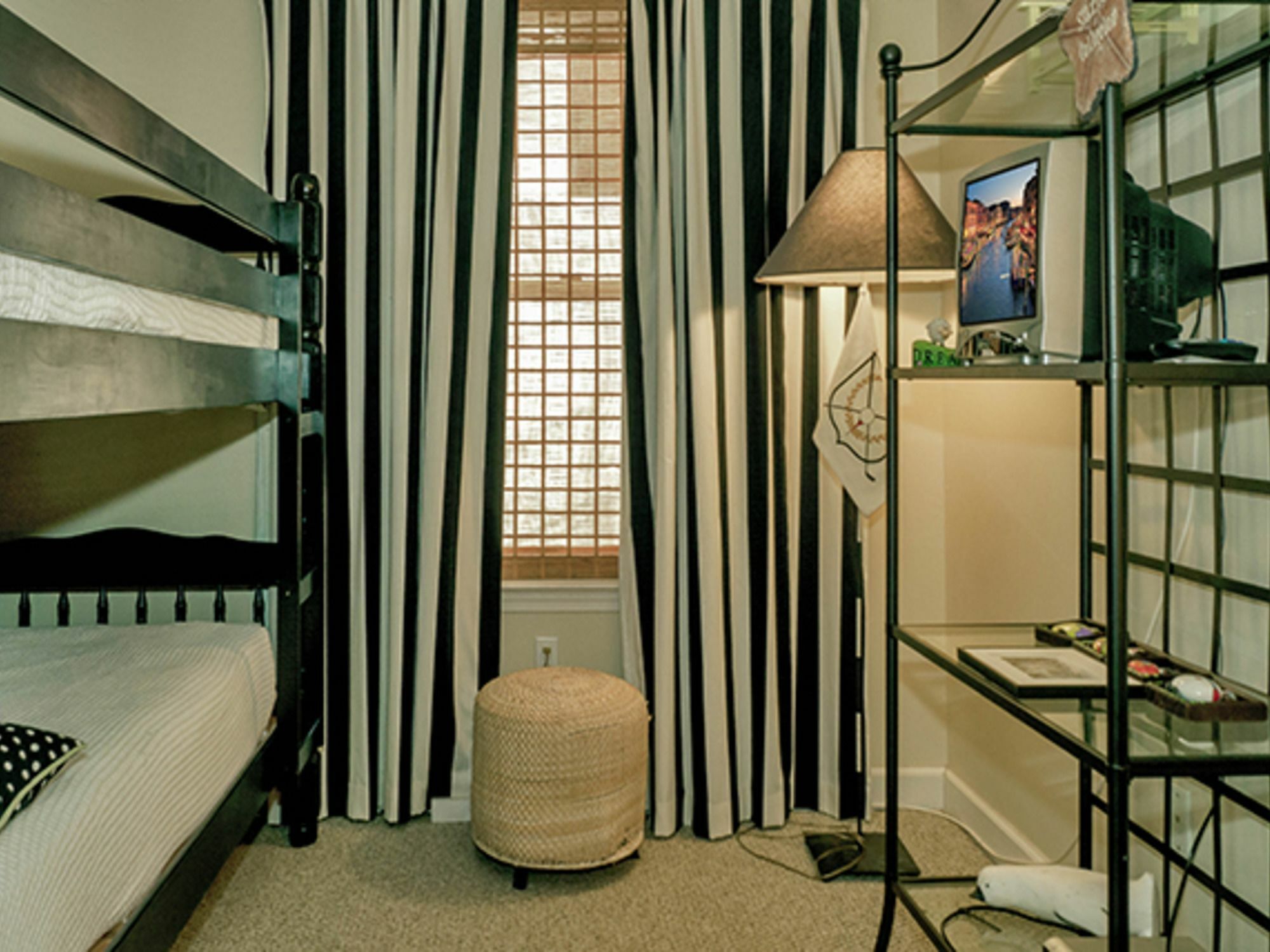Apartment Harley's Haven 627865 By Redawning